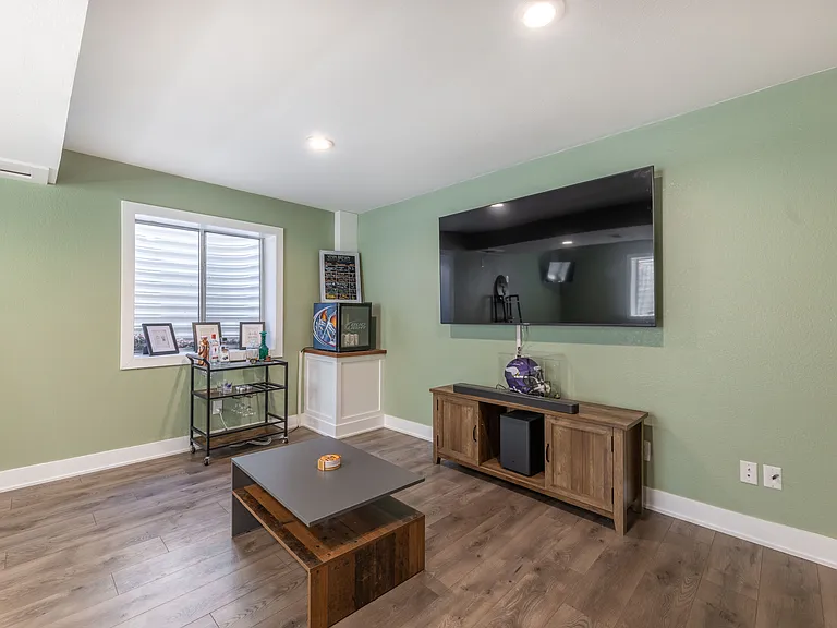 4722 Sutton St — Photo 30