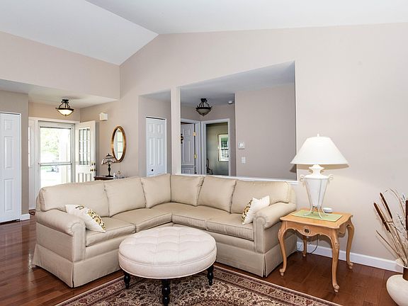 5th image of 3588 Woodbridge Ln