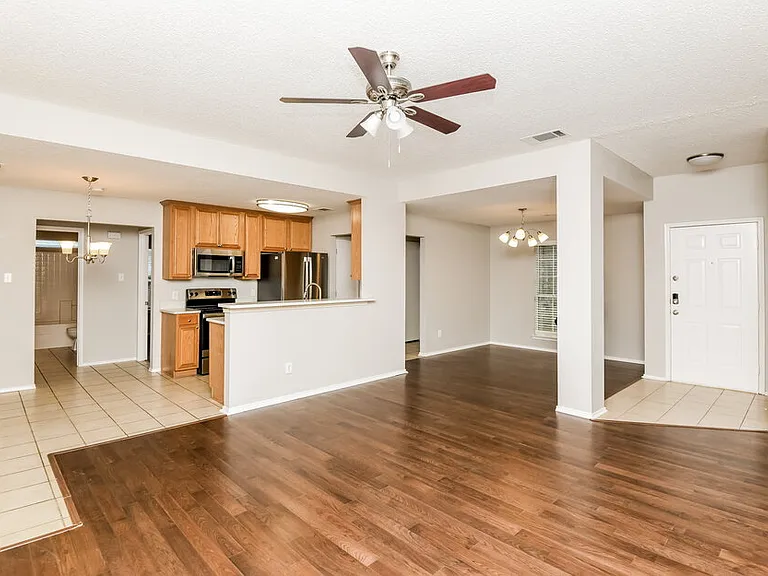 1706 Tonya May Ln — Photo 3