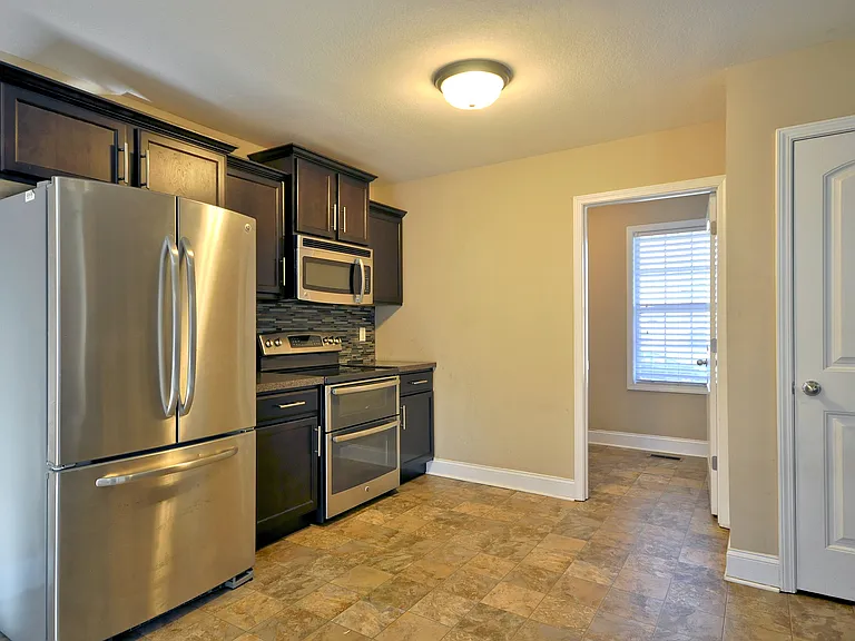 446 Cyprus Ct — Photo 12