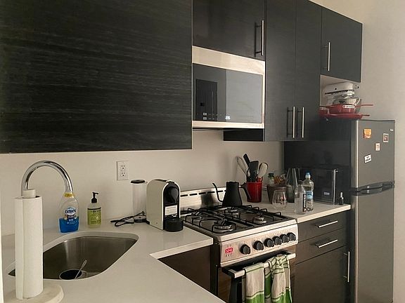 5th image of 212 W 80th St #2WF