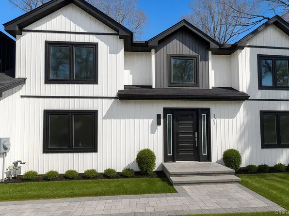 26 Brewster Hill Road, East Setauket, NY 11733