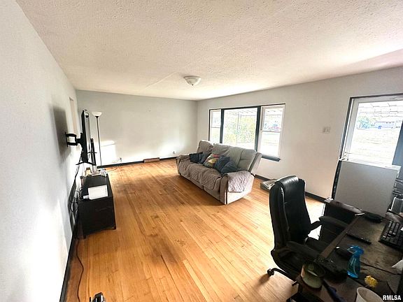 3rd image of 426 Marquis Ave