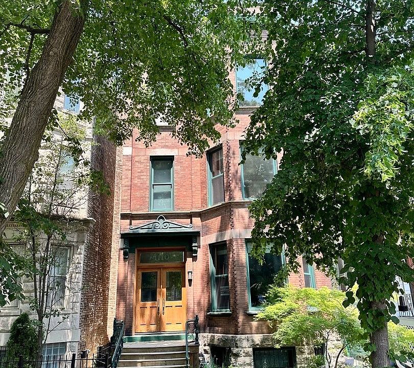 1st image of 1110 W Oakdale Ave #3