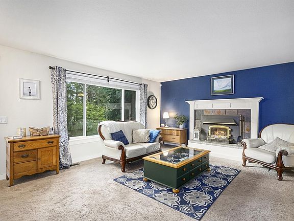 3rd image of 5635 Fern Ave NE