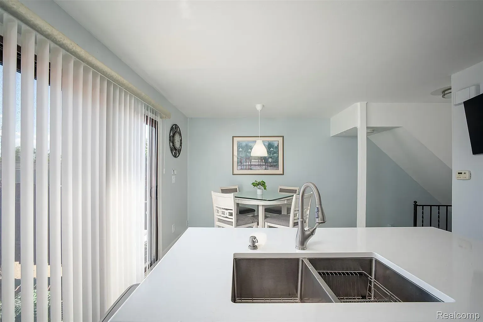 2 bed, 1043 sqft, $1,800 — Photo 4