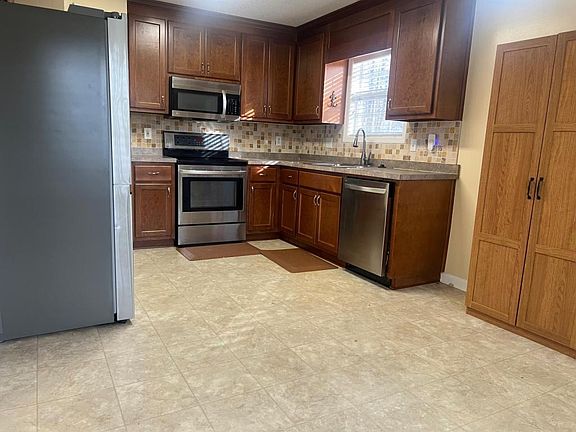4th image of 108 Ann Bradley Dr