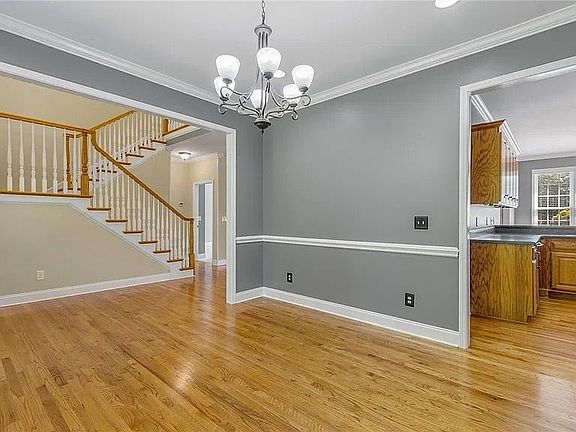3rd image of 15 S Silver View Ln