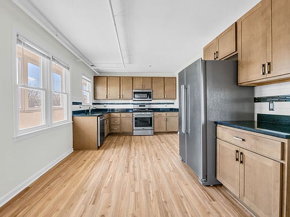 4th image of 2964 W Jefferson Ave APT 1