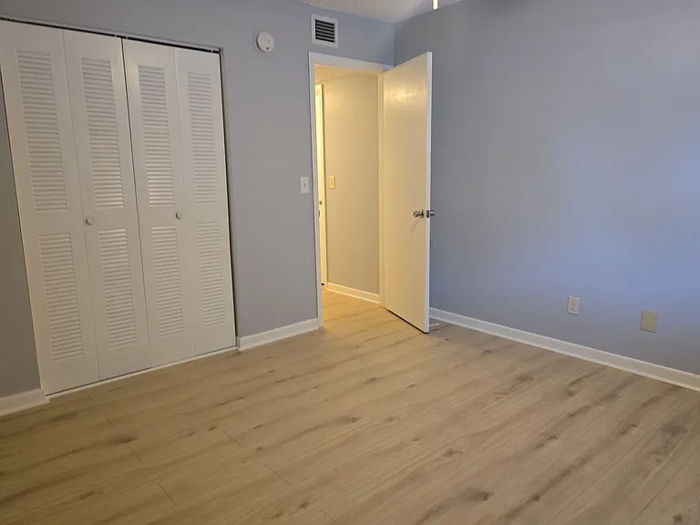 160 Live Oak Woods Ct #4D — Photo 13