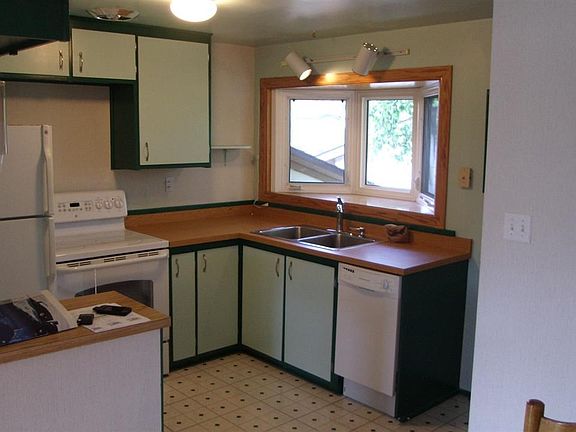 4th image of 1111 E Sanders Dr