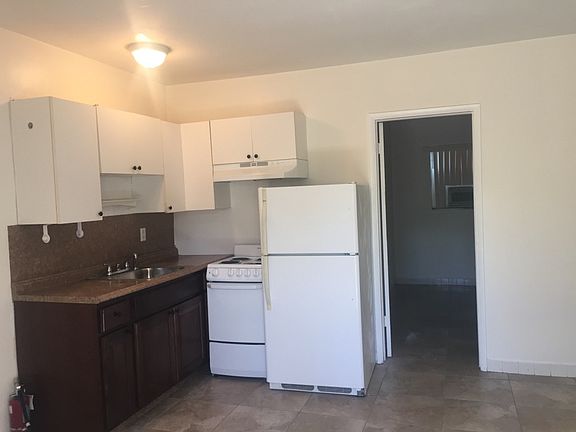 2nd image of 330 SW 19th St APT 1
