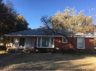 1007 4th St, Plains, TX 79355