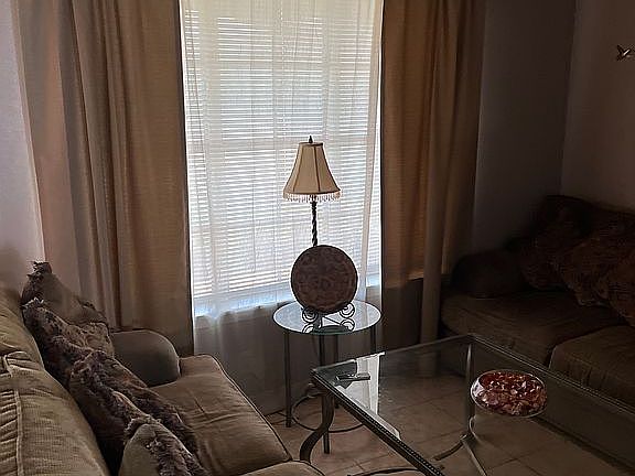 3rd image of 403 E Villaret Blvd