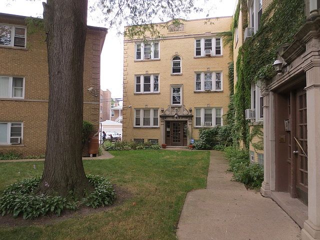 1st image of 4448/56 W Gunnison St #2-D