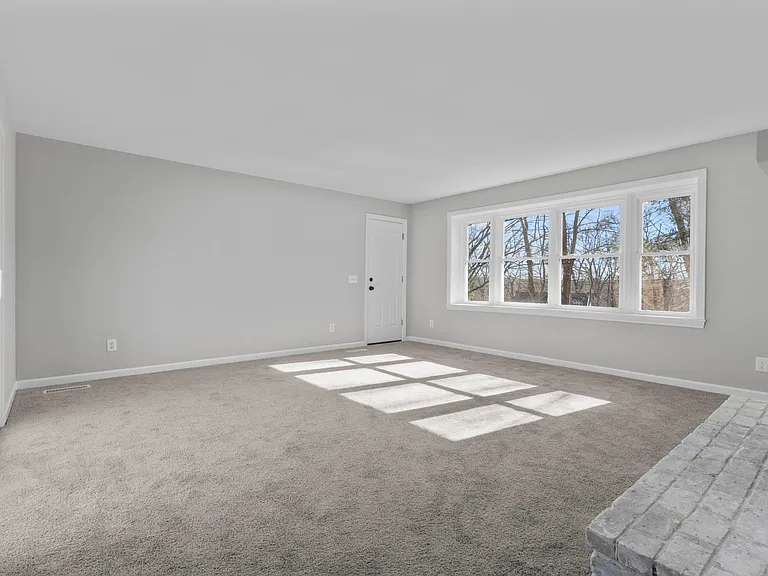 40 Harkness Dr — Photo 17