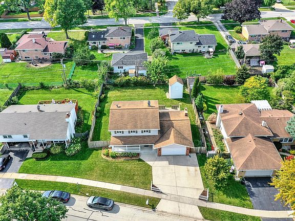 4th image of 1924 N High Grove Ln