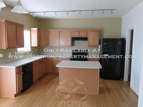 5th image of 146 N 570th St E