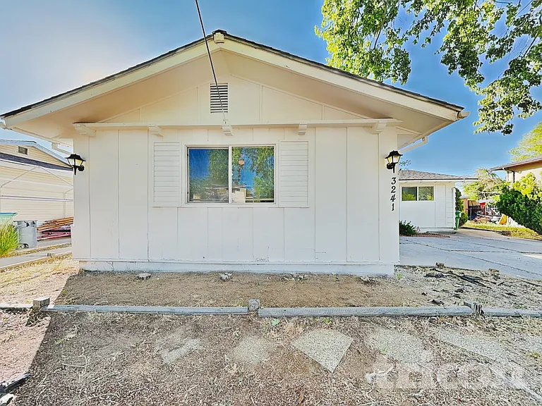 3241 Barbara Cir — Photo 2
