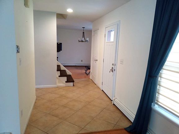 4th image of 2324 Holly Hill Rd