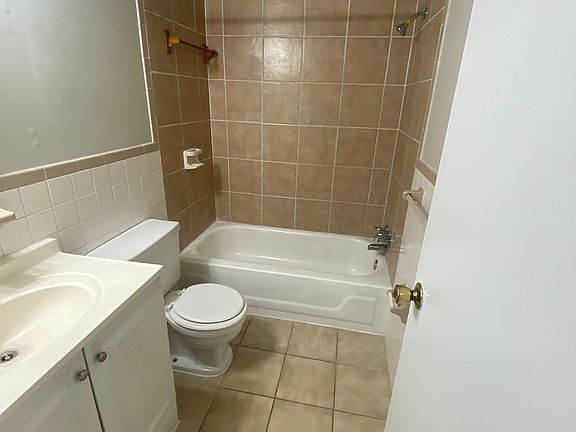 4th image of 5608 Bloomfield Dr APT 4