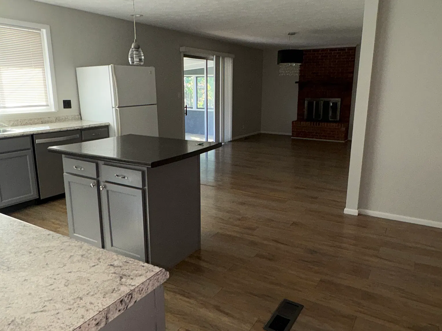 3 bed, 1423 sqft, $1,900 — Photo 2