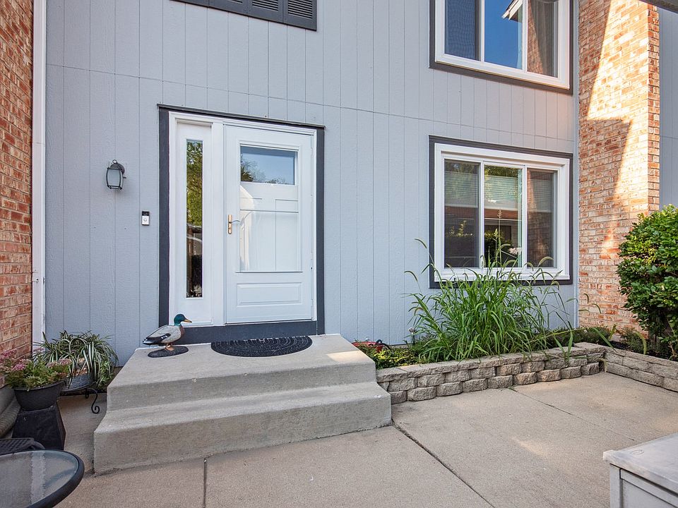1st image of 199 Oakwood Ln