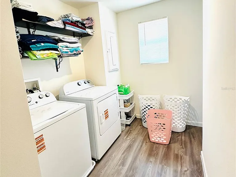1053 Ambleside Dr — Photo 28