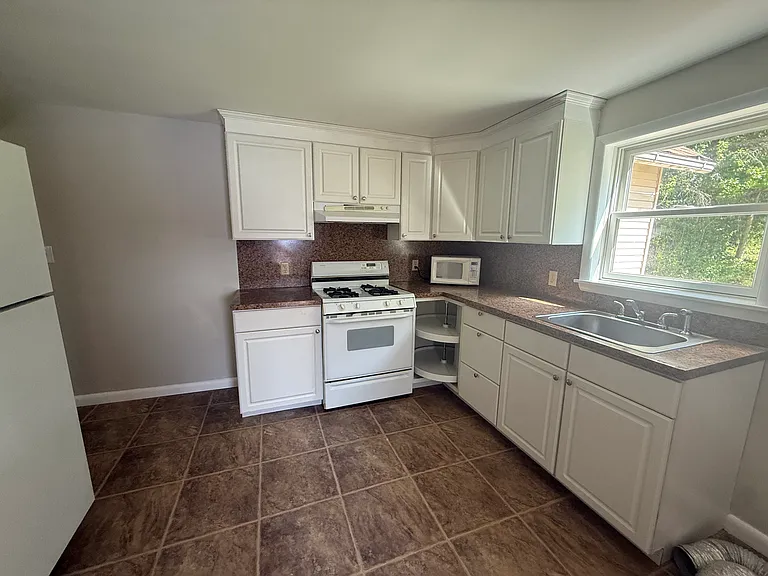 418 Leggett St — Photo 8
