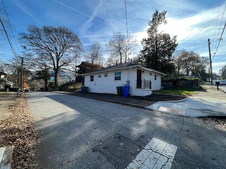 87 Vine St NW — Photo 1