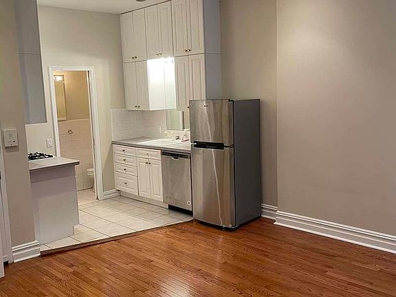 5th image of 845 Lexington Ave APT 3R