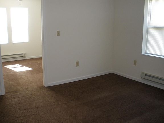 4th image of 1549 W 117th St