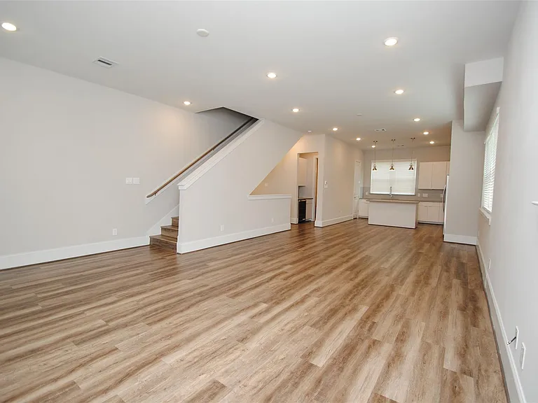 1270 N Post Oak Rd #A — Photo 26