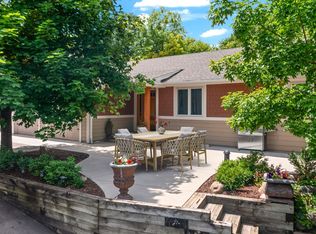 940 Trail Ct, Eagan, MN 55123