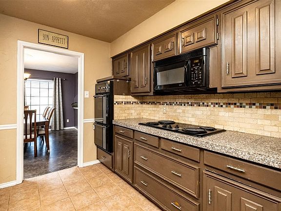 3rd image of 2203 Canyonwood Dr