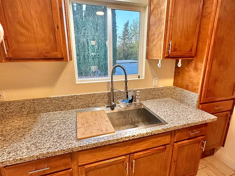 418 E St #2 — Photo 4