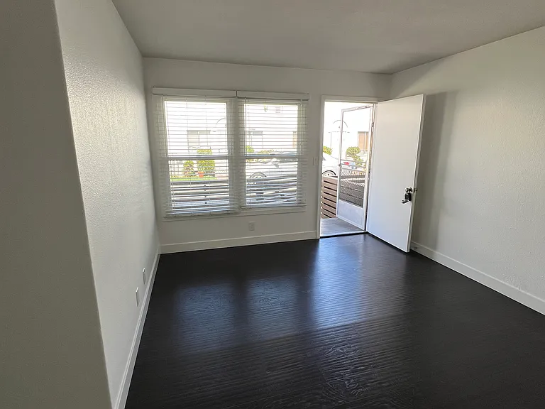 379 Termino Ave #5 — Photo 12