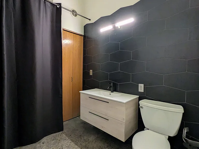 1314 NW Irving St #210 — Photo 6