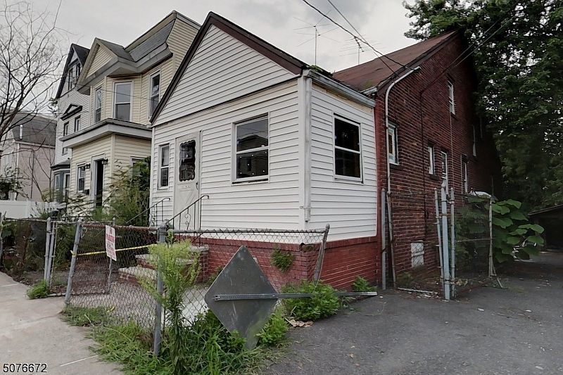 1st image of 751 S 20th St