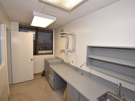 3rd image of 1888 Saratoga Ave Ste 105