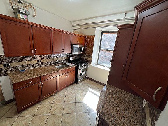4th image of 66 E 190th St Floor Basement
