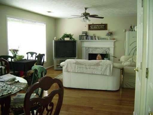 2nd image of 2112 Steffi Ln