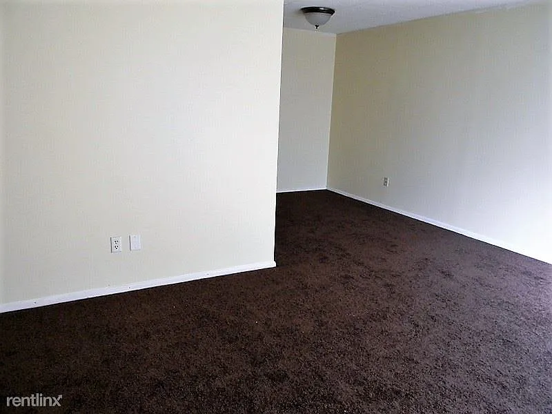 604 Shaw Ave APT 502 photo 1