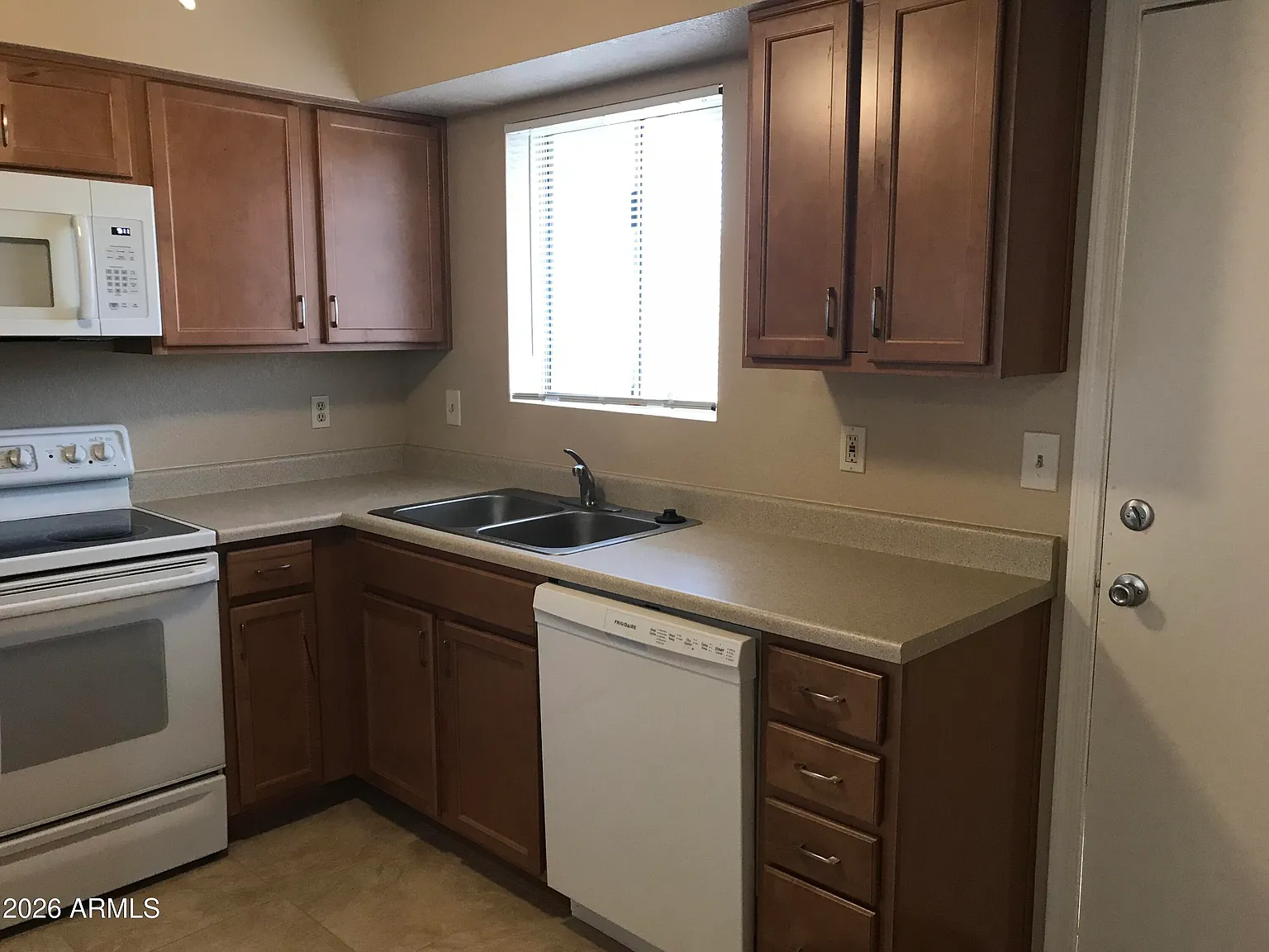 2 bed, 1.5 bath, 1008 sqft, $1,295 — Photo 4