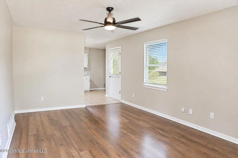3 bed, 1124 sqft, $1,850 — Photo 2