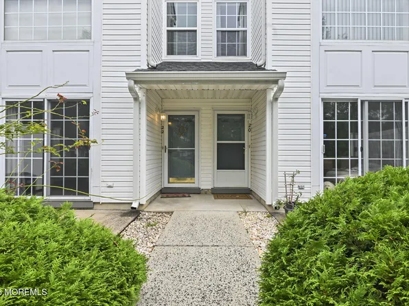 22 Dover Court, Tinton Falls, NJ 07712