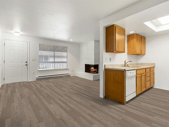 4th image of 1121 S Woodlawn St #5
