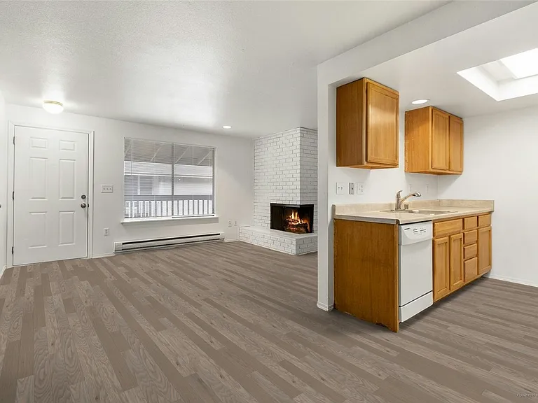 1121 S Woodlawn St #5 — Photo 4