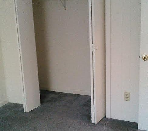 5th image of 1816 Fieldcrest Cir APT 1