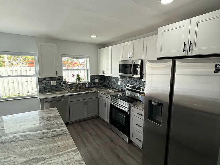 2023 NE 15th Ave — Photo 7